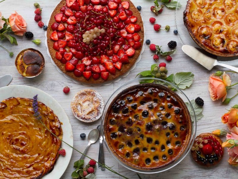Tarte aux fruits avec les différents fruits de saison